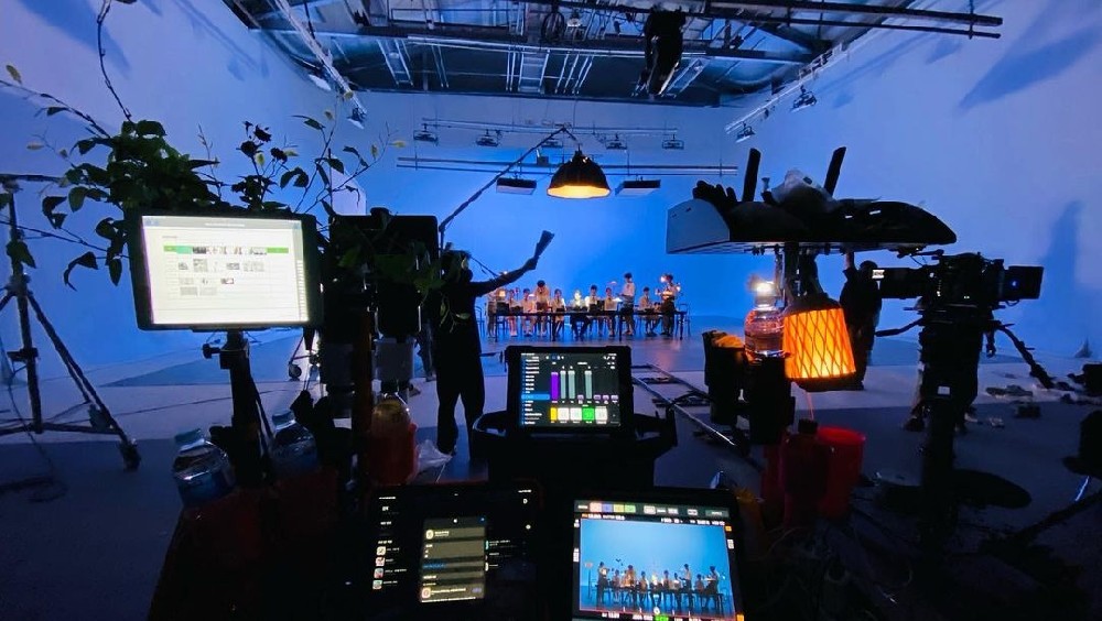 灯光对宣传片情绪氛围塑造的影响_鄂尔多斯传媒_鄂尔多斯月光宝盒文化